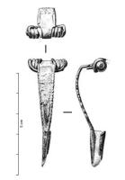 FIB-5305 - Fibule de NiembergbronzeFibule à arc ansé de section rectangulaire plate s'amincissant vers le pied, et à ressort à huit spires. L'arc est souvent orné sur son bord d'une incision ; présence possible sur le pied d'incisions transversales ; pied plein.