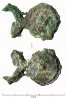 FLM-4001 - Flan monétairebronzeFlan coulé en chapelet, dans un moule bivalve comportant sur chaque face une marque de centrage; la suture des valves du moule est visible sur la tranche.