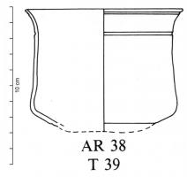 GOB-4023 - Gobelet AR 38verreTPQ : 50 - TAQ : 275Ces gobelets (parfois appelés bols) présentent une panse cylindrique aux parois verticales, carénées en partie basse. La lèvre est évasée, coupée et polie. Le fond est plat. La panse est ornée de fines lignes gravées, parallèles au bord et répartie sur la hauteur. 
