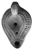 LMP-4043 - Lampe Loeschcke VIII tardiveterre cuiteLampe à bec rond; disque sans décoration; anse non percée; épaule ornée d'arrêtes de poisson; bec mis en évidence par deux traits incisés.