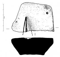 MOU-1002 - Moule : objet indéterminéterre cuiteFragment de moule en terre cuite, trop partiel pour permettre d'identifier de façon précise, l'objet à mouler.


