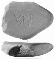 PDS-4462 - Poids atypique : 9 libraepierrePoids façonné en pierre, plus ou moins régulier ; sans ancrages d'anneaux en fer pour la préhension ; sur une face, marque incisée : VIIII (librae).