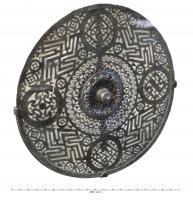 PHA-3010 - PhalèrebronzeDisque plat ajouré au centre duquel se détache un bouton, le pourtour est finement ciselé avec diverses motifs notamment des  swastiskas.