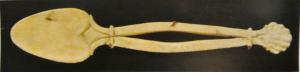 PLE-3001 - PlectreosUstensile allongé avec une extrémité distale en forme de palette ovale; manche bifide, pour assurer une bonne prise en main, avec une terminaison en forme de palmette.
