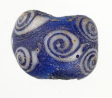 PRL-3564 - Perle subsphérique à décor spiraléverrePerle subsphérique en verre bleu cobalt, décor de spirales en verre jaune ou blanc (une puis deux, alternées).
