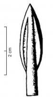 PTF-2014 - Pointe de flèche à douillebronzePointe de flèche reproduisant la forme d'une armature de lance foliacée, dont la douille se prolonge sous la forme d'une côte effilée, jusqu'à la pointe.