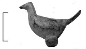 STE-4023 - Statuette zoomorphe : oiseaubronzeFigurine représentant en ronde-bosse un oiseau (genre colombe); les détails des ailes refermées sont indiqués par des incisions.