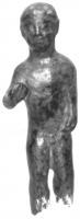 STE-4168 - Statuette : enfantbronzeEnfant nu, tenant un fruit (?) dans la main droite, le bras gauche pendant le long du corps. Peut-être coulée à un socle.