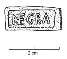 TES-4015 - Tessère rectangulaire : NEGRAplombTPQ : 1 - TAQ : 400Plaquette de plomb parfaitement rectangulaire, écrasée par l'apposition d'une marque estampée dans un cartouche rectangulaire : NEGRA (N et E ligaturés); revers lisse.