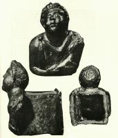 ACH-4021 - Applique de char : bustebronzeGaine rectangulaire dont la face antérieure figure un buste.