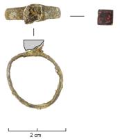 BAG-5067 - Bague à cabochonargentTPQ : 450 - TAQ : 700Anneau rubané et généralement sans décor, refermé sous un cabochon (ou bâte) rapporté (brasure), contenant une pierre.