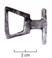 BTA-4032 - Boution à anneaubronzeBouton à barre transversale ; la boucle est de forme trapézoïdale étirée.