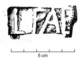 COV-4341 - Tuile estampillée L.PAEterre cuiteTuile estampillée L.PAE[TI ?], dans un cartouche rectangulaire.