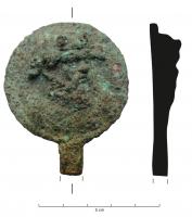 CVC-4012 - Clavette de char à décor moulébronzeClavette à tête circulaire, ornée d'un buste en relief plat, de style hellénistique.