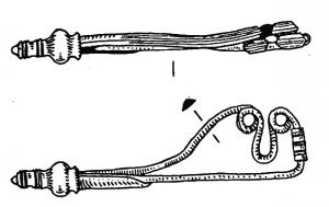 FIB-2532 - Fibule serpentiforme à disque d'arrêtbronzeFibule donc l'arc filiforme dessine trois boucles en sens opposés avant de rencontrer un disque d'arrêt précédé de moulures bloquant le disque; après ce disque, l'ardillon se recourbe vers le pied, sans ressort; ornement mouluré à la tête de l'arc; le pied rectiligne se termine par un bouton.