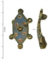 FIB-41588 - Fibule symétrique émailléebronzeBroche constituée d'un médaillon ovale (non surélevé), émaillé, avec 4 ou 6 disques sur le pourtour; au centre, parfois, motif émaillé de même forme, ou circulaire; revers plat.