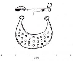 FIB-41708 - Fibule en forme de peltebronzeBroche en forme de simple pelte, aux extrémités bouletées; décor moucheté ; au revers, articulation à charnière entre deux plaquettes coulées.