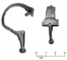 FIB-41837 - Fibule de type Aucissa : IOVINCILObronzeFibule de type Aucissa, estampillée à la tête : IOVINCIL, parfois entre deux motifs pouvant suggérer la lecture OIOVINCILIO.