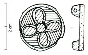FIB-4818 - Fibule circulaire émailléebronzeFibule circulaire ornée de quatre pétales émaillés, autour d'un disque central émaillé.
