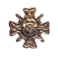 FIB-6008 - Fibule cruciformebronzeTPQ : 750 - TAQ : 900Fibule en forme de croix, à branches égales, ornée de cabochons aux angles (dessinant donc un carré au centre).