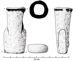 MAR-1001 - Marteau à douille : type à épaulementbronzePetit marteau à douille circulaire ou subcirculaire, renforcé par un élargissement latéral de sa partie distale ; évidement conique peu profond.. 