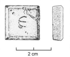 PDM-4012 - Poids quadrangulaire : 5 nomismatabronzeTPQ : 350 - TAQ : 500Poids quadrangulaire dont les arrêtes supérieures sont chanfreinées. Sur la face supérieure est incisé une lettre grecque, [[E]] pour 5 [nomismata].