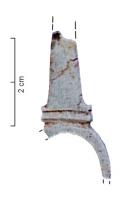 QNL-4005 - QuenouilleosTige rectiligne, terminée d'un côté par un anneau de la taille d'un doigt, de l'autre par un aménagement inconnu (objet fragmenté ou incomplètement décrit).