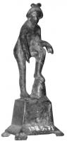 STE-4212 - Statuette : Apollon sur l'omphalosbronzeTPQ : 1 - TAQ : 300Statuette en bronze représentant Apollon nu, le pied gauche posé sur l'omphalos et le coude gauche posé sur le genou : Apollon Smintheus ?